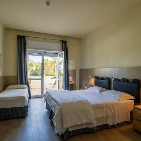 Il Tridente Hotel 酒店 比比翁