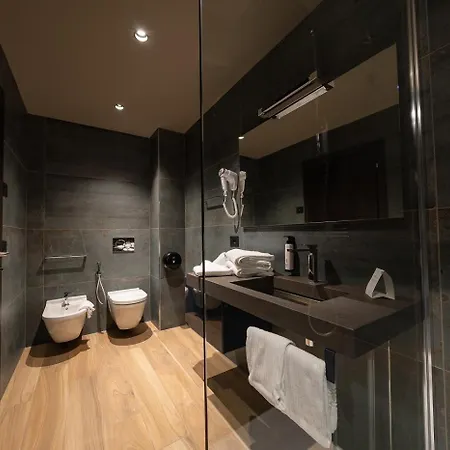 Il Tridente Hotel 4* بيبيوني