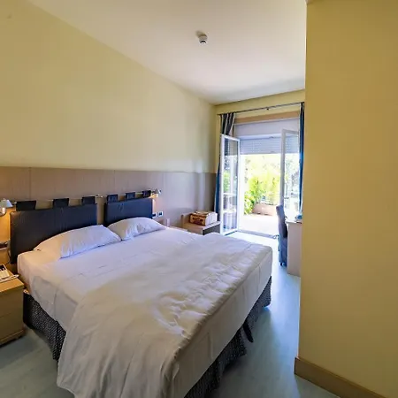 Il Tridente Hotel 호텔 비비오네