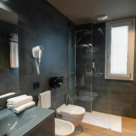 Il Tridente Hotel 비비오네
