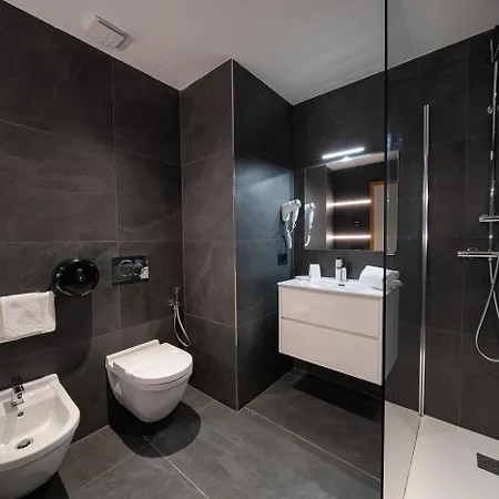 Il Tridente Hotel 4* بيبيوني
