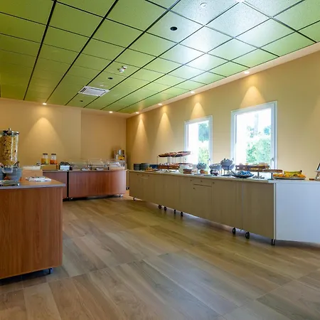Il Tridente Hotel فندق 4*
